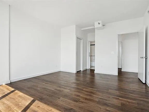 Foto del edificio - 4-74-74 48th Ave