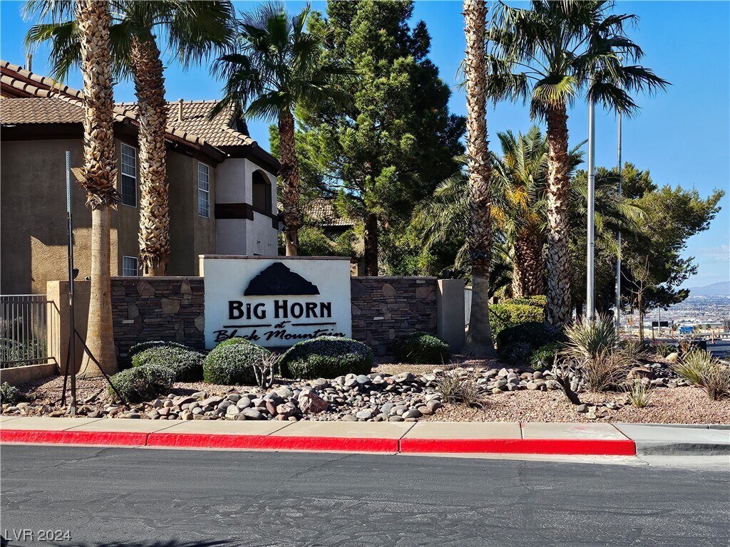 Primary Photo - 231 W Horizon Ridge Pkwy