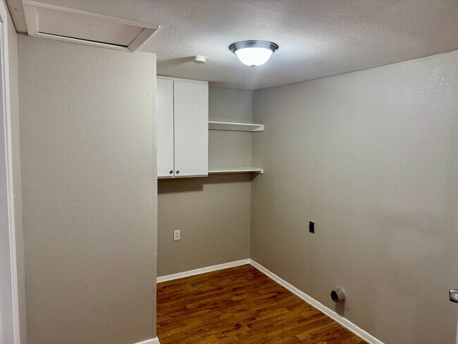 Building Photo - 3617 Bonnie Dr