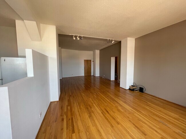 Dining Room Living Room - Open Plan - 600 S Dearborn St