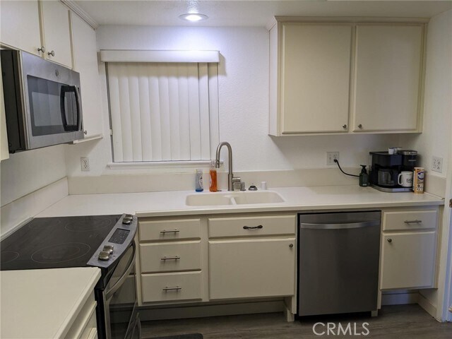 Foto del edificio - 2269 Via Puerta