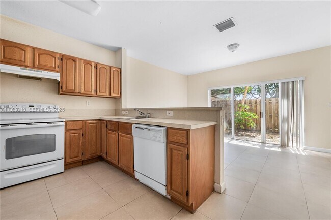 Foto del edificio - 3360 NE 14th Dr