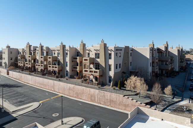 Foto del edificio - Alameda Santa Fe Condominiums