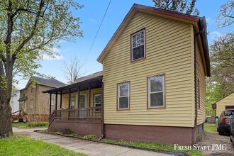 Building Photo - 1521 N Park St