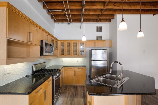 Building Photo - 411 Brazos St