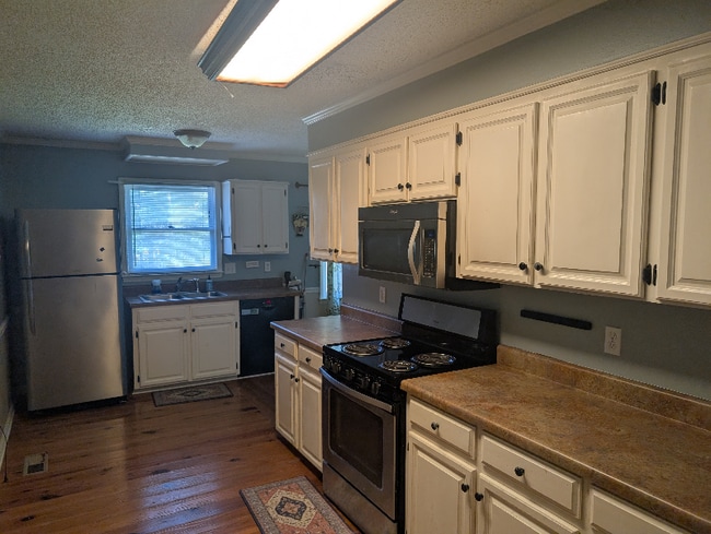 Building Photo - 140 Ridgeview Dr