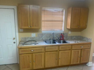 Primary Photo - 8701 Dinkins St