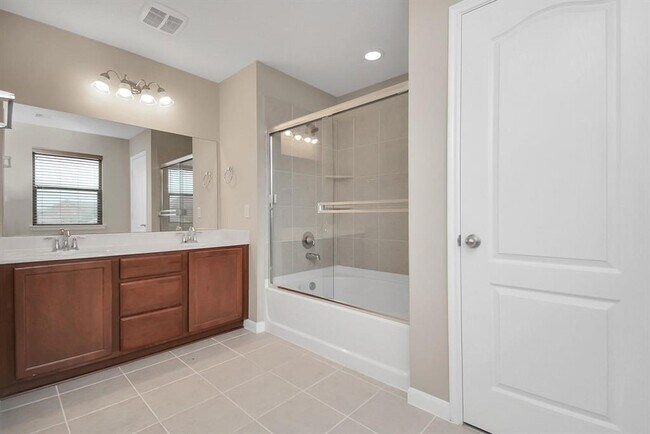 Building Photo - 16506 Lanesborough Dr