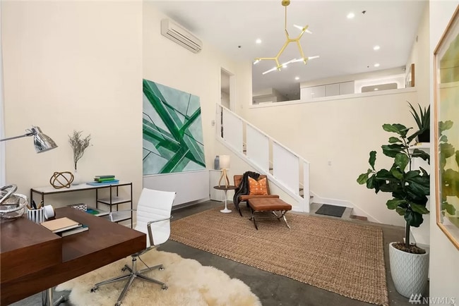 Building Photo - Stunning 2 Bed 3 Bath Home in Queen Anne