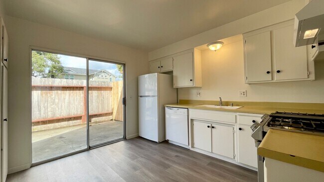 Foto del edificio - 2 Bedroom Townhouse across from Harloe Ele...