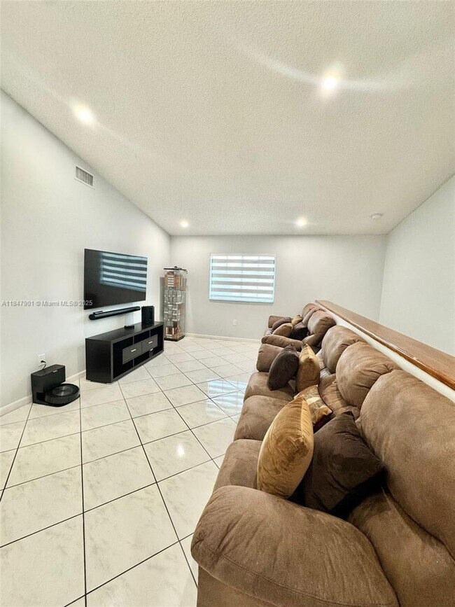Foto del edificio - 2527 W 76th St