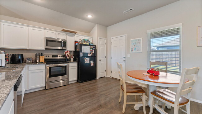 Building Photo - "Homey 3-Bed Oasis with Granite Elegance o...