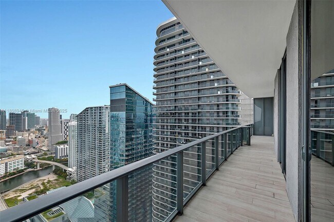 Foto del edificio - 45 SW 9th St