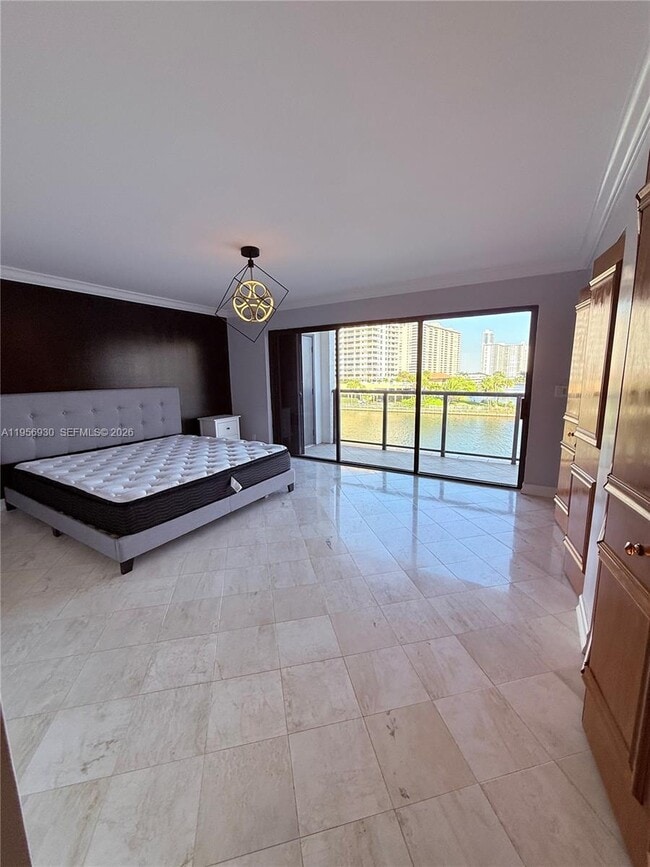 Foto del edificio - 4000 NE 168th St