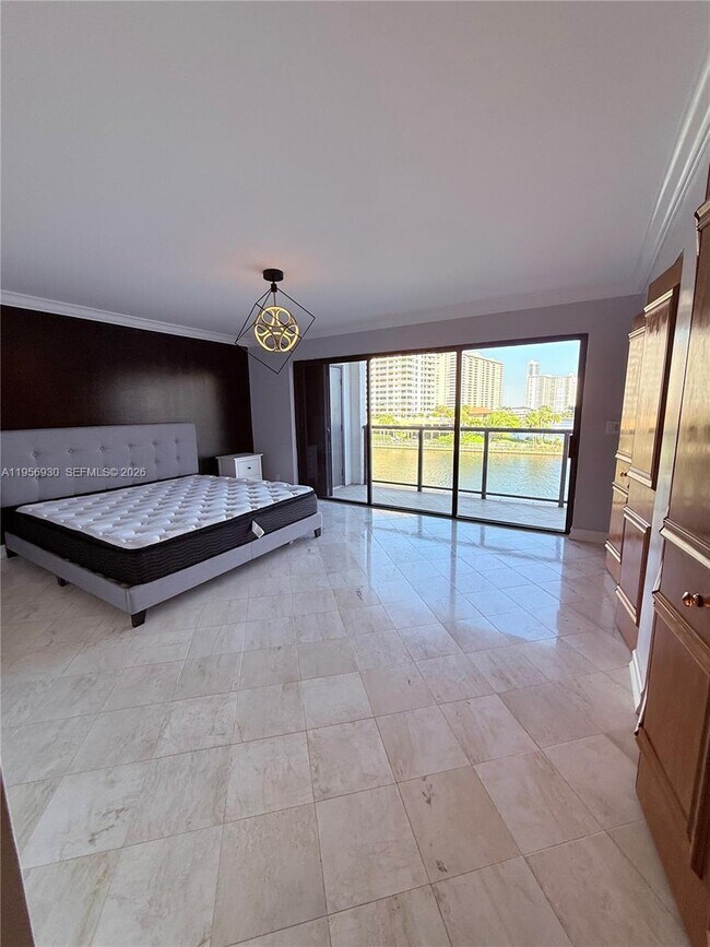 Building Photo - 4000 NE 168th St