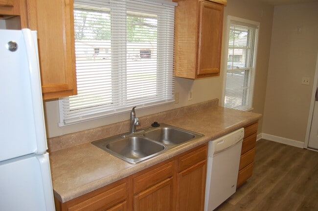 Building Photo - 5001 W Hughes St