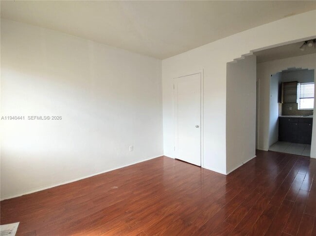 Building Photo - 1565 SW 6th St