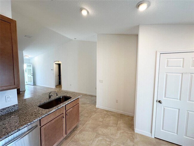 Building Photo - 47 Buttonworth Dr