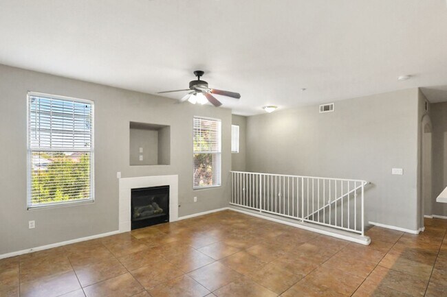 Foto del edificio - 3 Bedroom North Las Vegas Condo Convenient...
