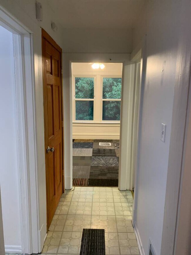 Building Photo - 1341 S 89th St