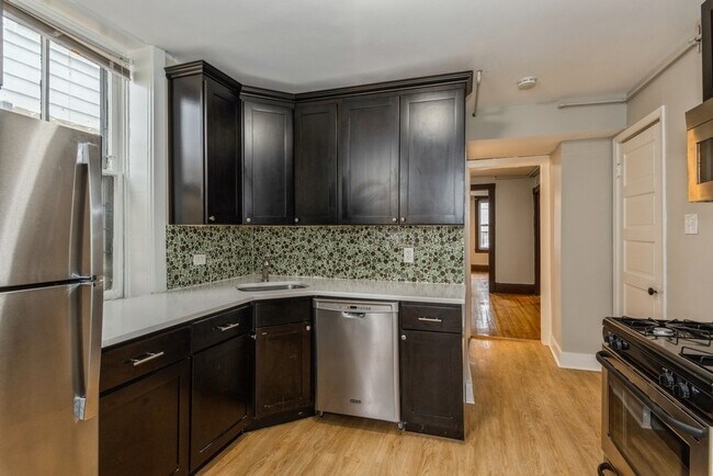 Foto del edificio - 3121 N Kenmore Ave