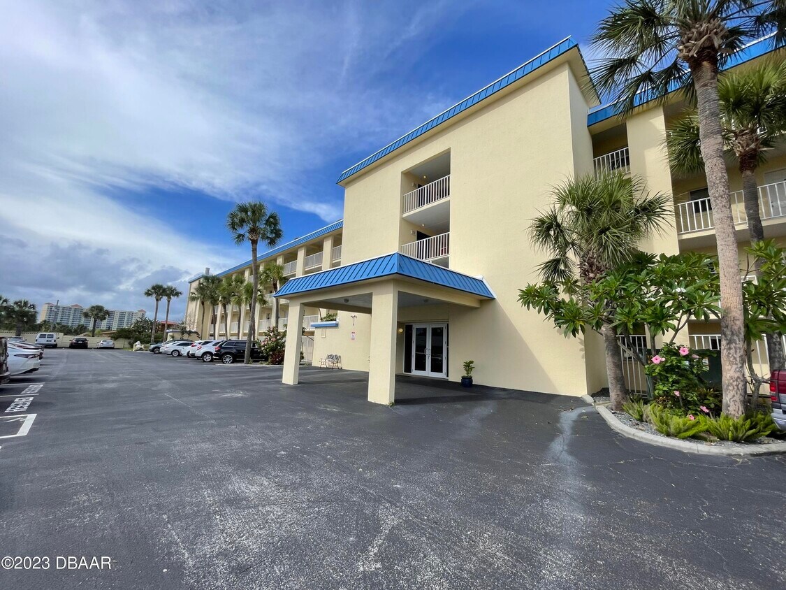 3131 S Ridgewood Ave Unit 3010, South Daytona, FL 32119 Condo for