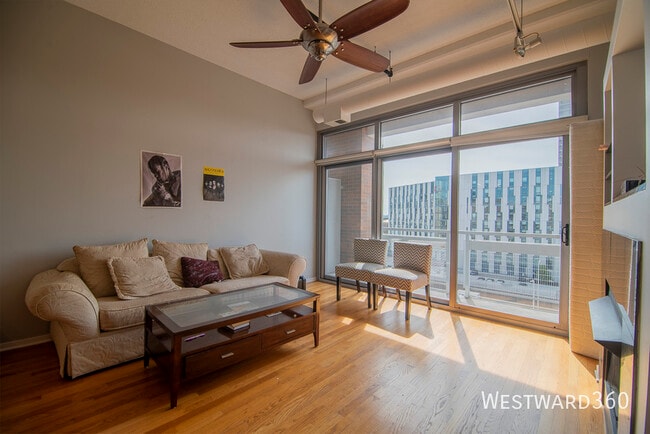 Foto del edificio - 933 W Van Buren St