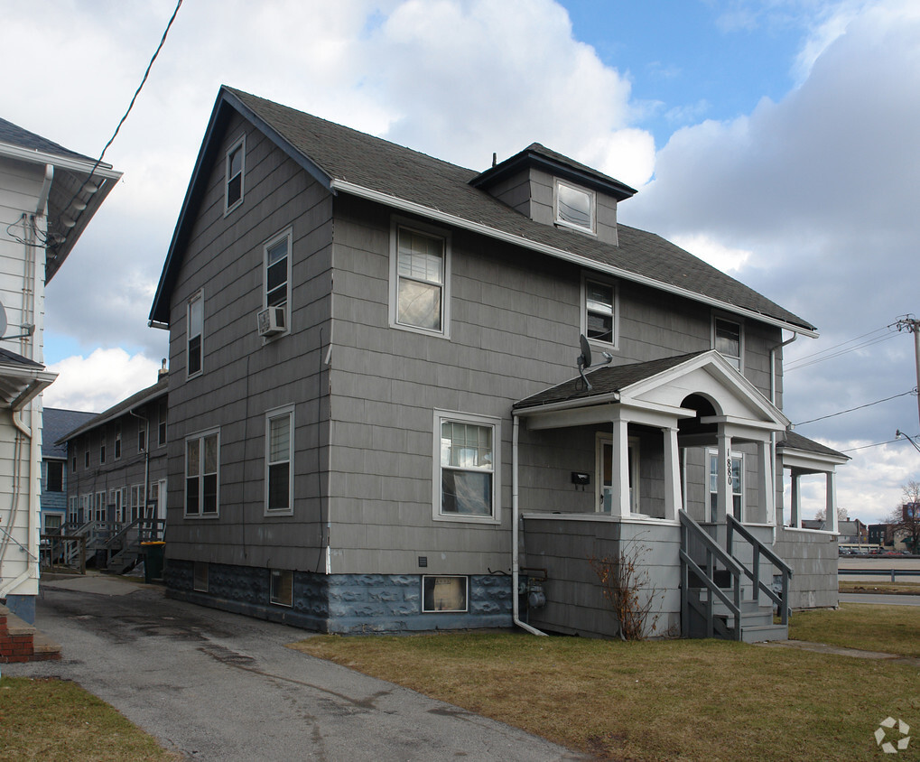 Building Photo - 1880 Dewey Ave