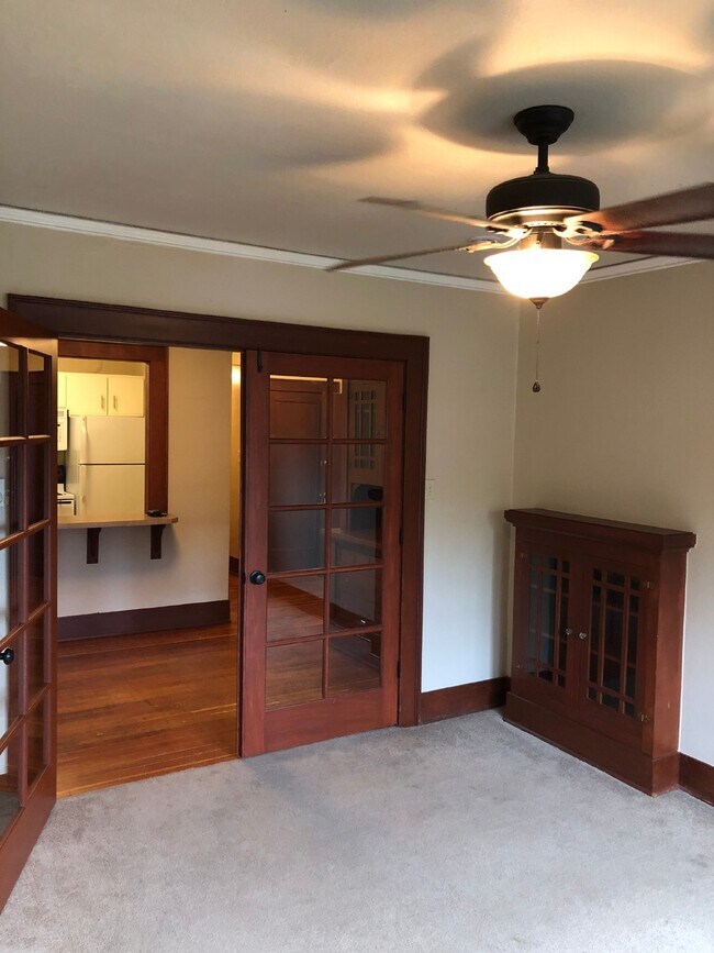 Building Photo - 1 Bedroom SW Portland / Large Backyard / E...