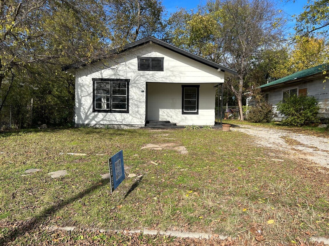 Primary Photo - updated 2 bed 1 bath