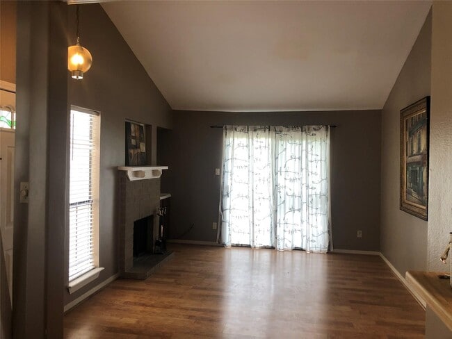 Building Photo - 3500 Tangle Brush Dr