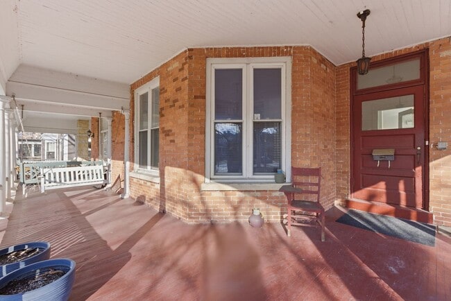 Building Photo - 2001 Orrington Ave