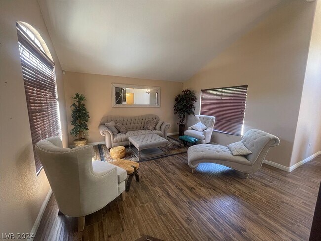 Building Photo - 2036 Pinion Springs Dr