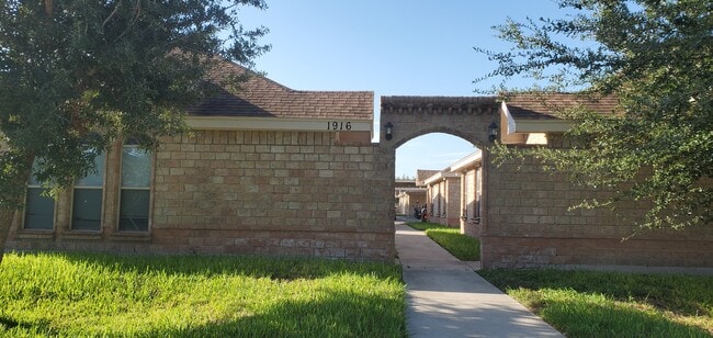 Building Photo - 1916 Upland Dr
