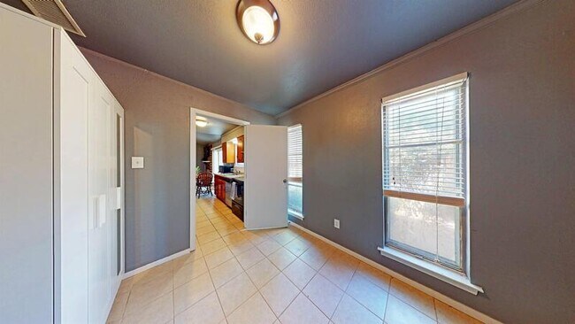 Foto del edificio - 3932 Edgewood Dr