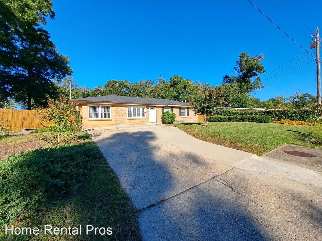 3 br, 1.5 bath House 8101 Chapperal Dr House Rental in Pensacola
