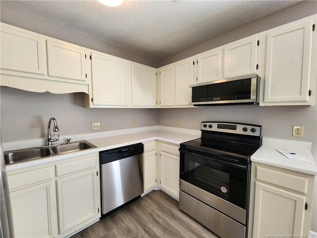 Foto del edificio - 2908 Rosemeade Dr