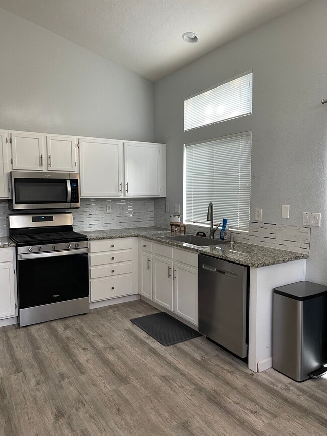 Kitchen & Dining - 9428 Plainoak Way