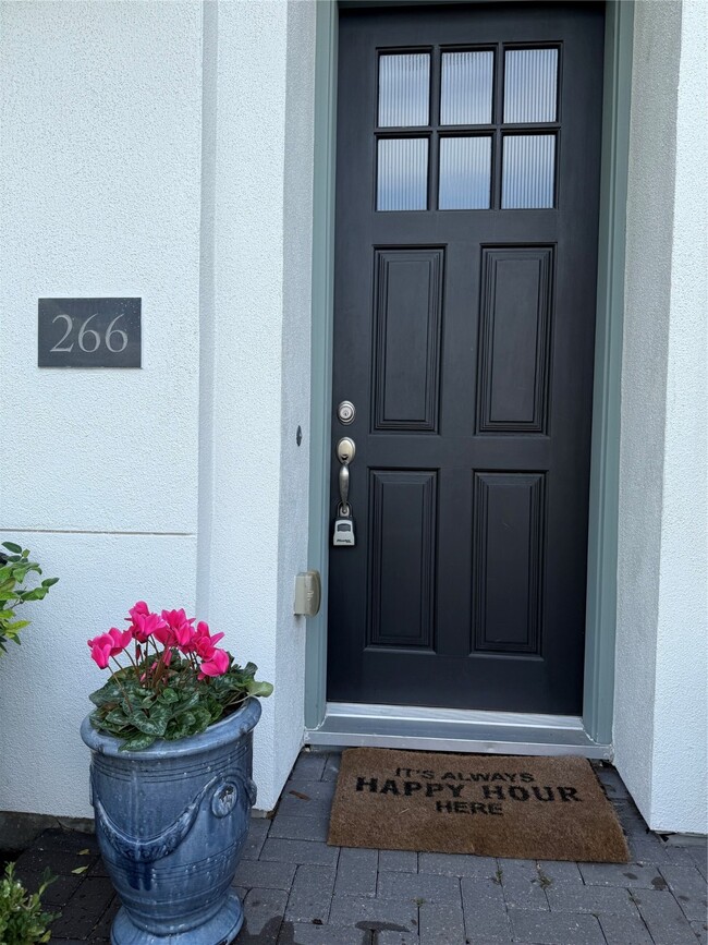 Building Photo - 266 E 28th St