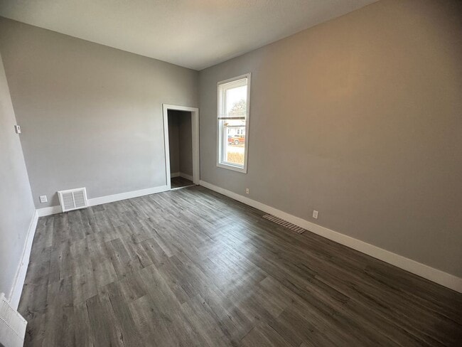 Building Photo - 929 4th Ave