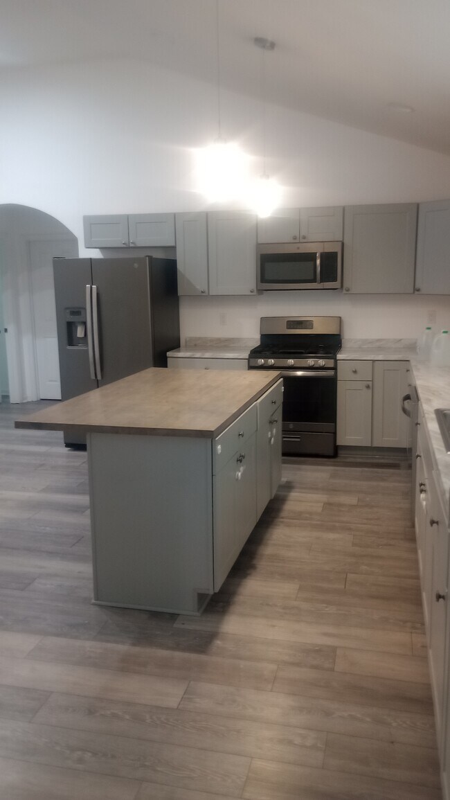 Foto del edificio - 1704 E 7th St