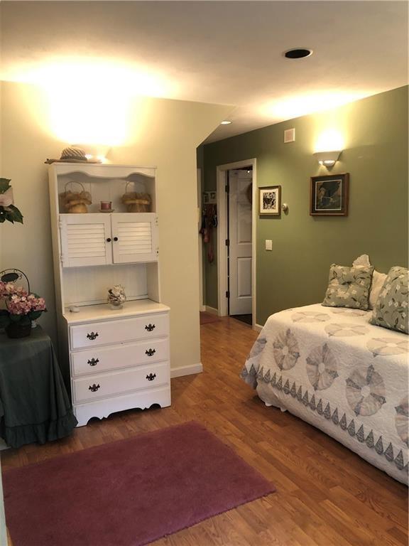 186 Riverdell Dr, Narragansett, RI 02874 Room for Rent in