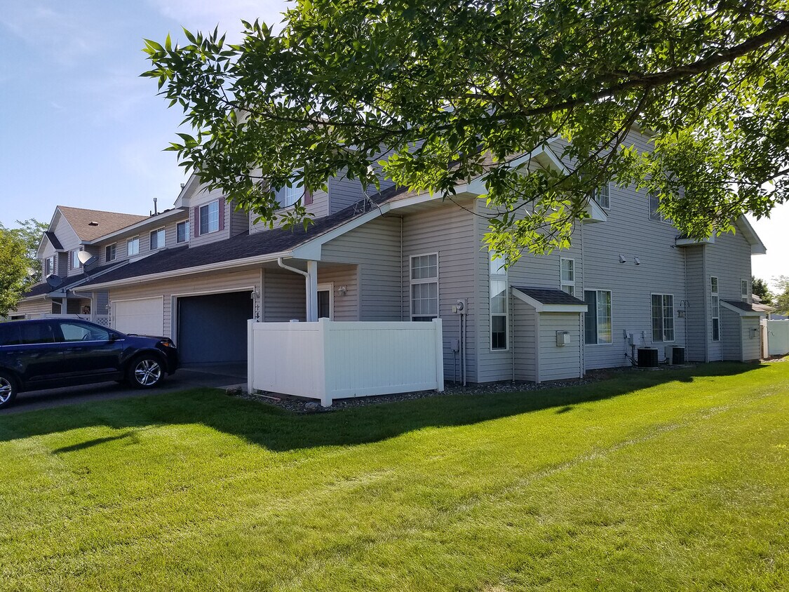 1801 Bridgewater Blvd, Cambridge, MN 55008 Townhome Rentals in