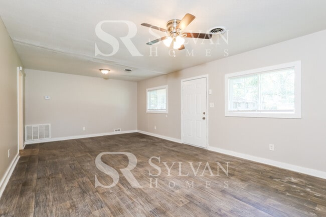 Building Photo - Immerse yourself in comfort and convenience