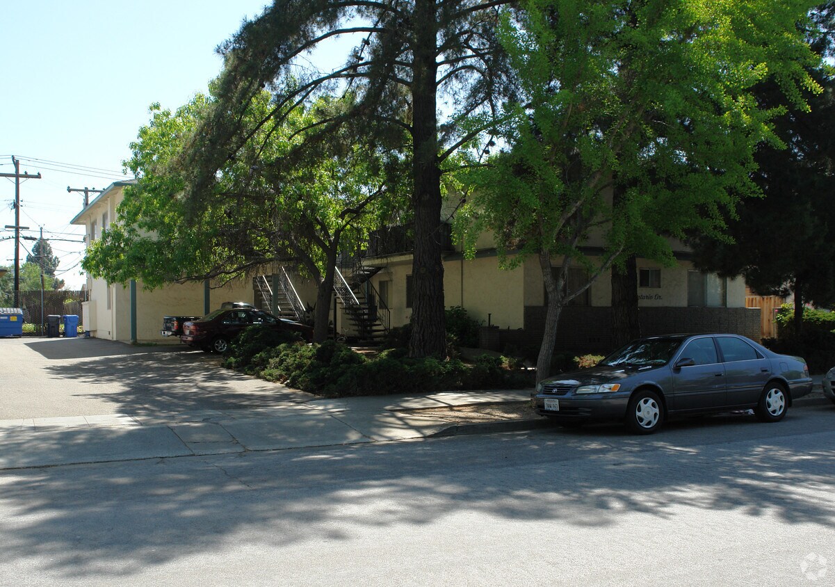 Primary Photo - 1646 Ontario Dr