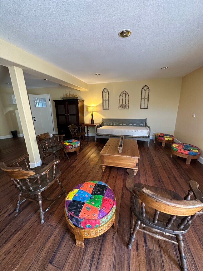 Building Photo - 13970 Albar Ct