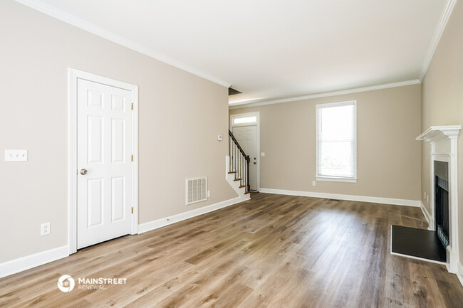 Building Photo - 1901 Fernwood Dr