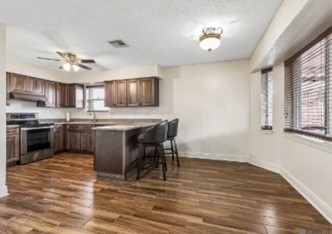 Foto del edificio - 1501 Somerset Pl