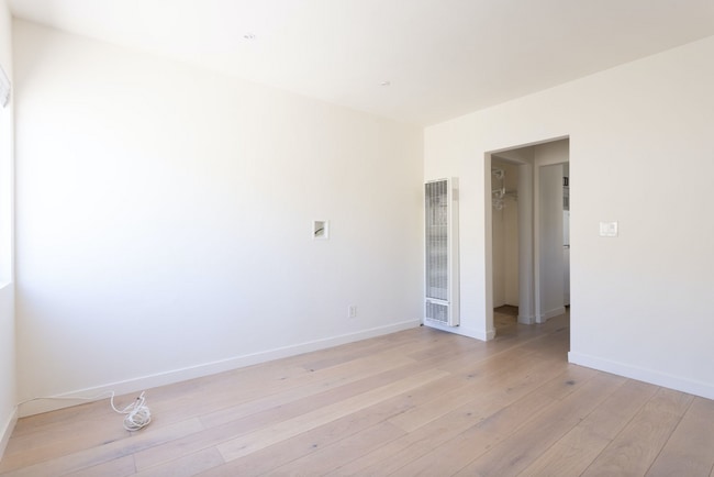 Building Photo - 1313 Ocean Front Walk