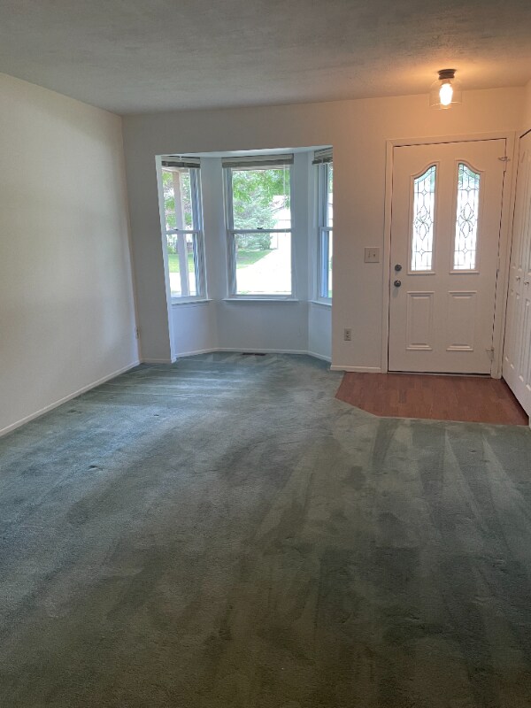 Building Photo - 5884 Ivanhoe Ave